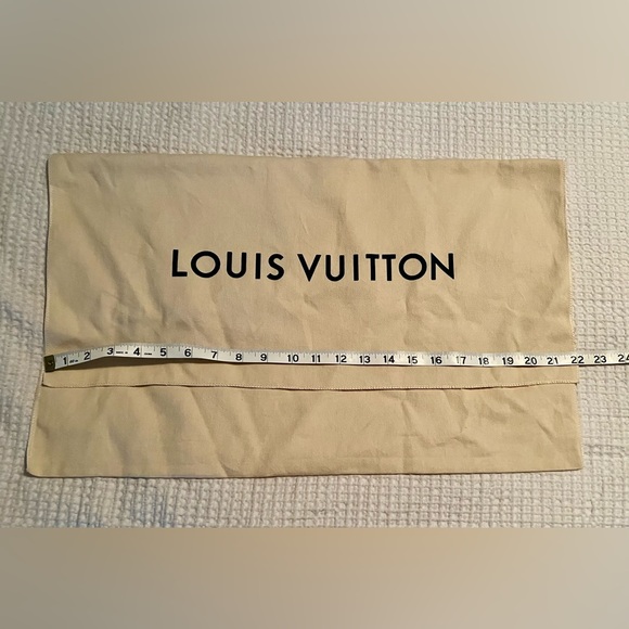 XL Louis Vuitton Box, Dust Bag and Gift Bag. No stains or rips. - Picture 9 of 11